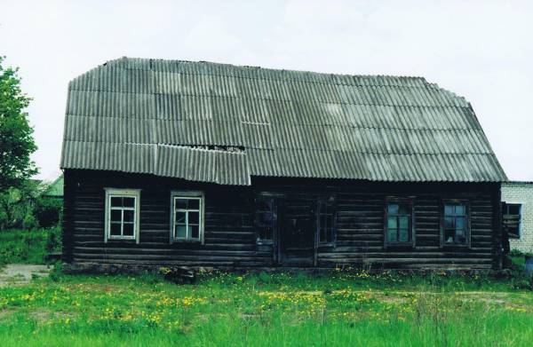  - Krajobrazy . Byly dom E.Kamienskiego przeniesiony z Choniakowa do Plisy-stan 2010 (>70 lat)<br>Front z wejsciem glownym bez altany.Widok od podworza